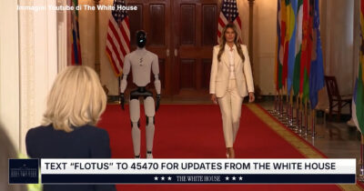 Copertina di Melania Trump sfila alla Casa Bianca con un robot: così l’umanoide accoglie i partecipanti all’evento sull’AI – Video