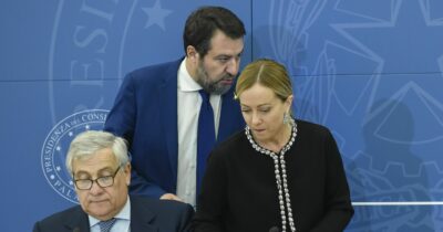 Copertina di Vertice a casa Meloni con i vicepremier Salvini e Tajani: sul tavolo futuro e strategie dopo la sconfitta al referendum