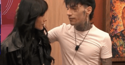 Copertina di “Ho già sofferto troppo nella vita per farmi del male da solo restando qui. Fuori c’è Teddy, il mio gatto, che è mio figlio”: GionnyScandal commosso abbandona il Grande Fratello Vip