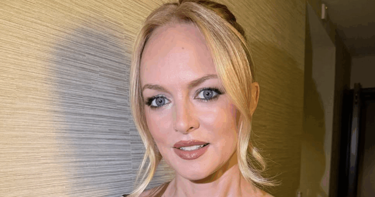 “Quando all’improvviso ti ritrovi una persona in più nella stanza che ti guarda mentre fingi di fare sesso è imbarazzante. Non mi servono indicazioni su come farlo”: così Heather Graham