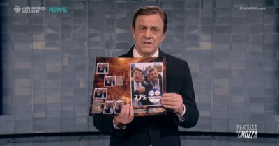 Copertina di Crozza-Calenda e il suo album delle figurine di me***: “Referendum? I sondaggisti mi chiamavano ogni giorno…”
