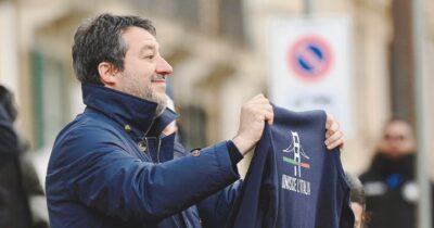 Copertina di Raduno flop per il Ponte, Salvini: “Pronto in 8 anni”