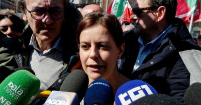 Copertina di In Germania indagine sulle botte ai neonazisti: la Polizia controlla Ilaria Salis in hotel prima del corteo