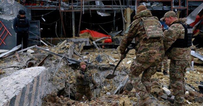 I russi avanzano ancora, e adesso Kiev ha meno difese aree contro i droni