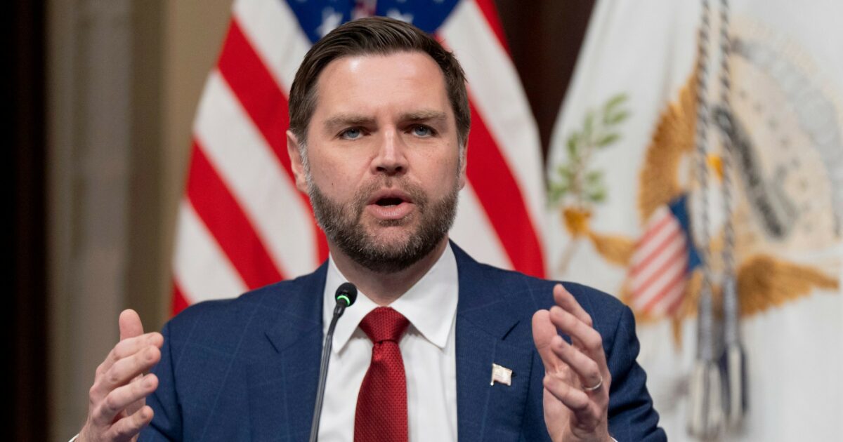 JD Vance: “Sono ossessionato dagli Ufo: non sono alieni, sono demoni. Sono esseri celesti che volano in giro, che fanno cose strane alle persone. Là fuori ci sono cose strane difficili da spiegare”