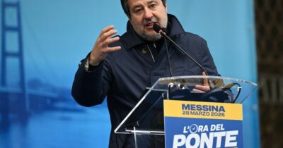 Copertina di “Sarà il Ponte della Pace”: Salvini ‘benedice’ la sua opera davanti a un migliaio di sostenitori (e al centrodestra unito)