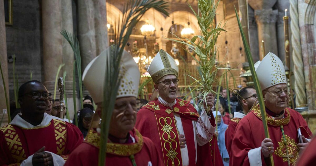 Israele impedisce al cardinale Pizzaballa di entrare nel Santo Sepolcro a Gerusalemme per la Messa delle Palme: “Gravissimo precedente, mai successo”
