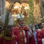 Copertina di Israele impedisce al cardinale Pizzaballa di entrare nel Santo Sepolcro a Gerusalemme per la Messa delle Palme: “Gravissimo precedente, mai successo”