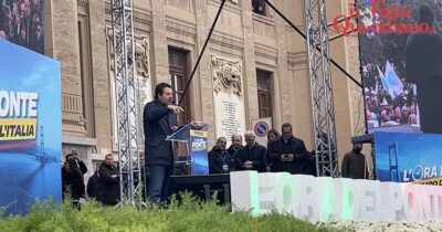 Copertina di “Il Ponte sarà la più grande operazione di re-immigrazione in Sicilia”: Salvini a Messina in versione “aiutiamoli a casa loro”