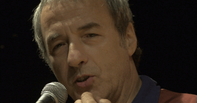 Copertina di È morto David Riondino, aveva 73 anni. Da “Maracaibo” al teatro, addio a un artista libero