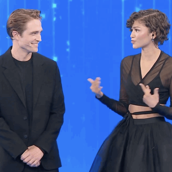 “Noi non parliamo la stessa lingua, non ci siamo mai incontrati, eppure ho provato orgoglio guardandovi”: così Zendaya ai ragazzi di Amici 25. Eliminato il ballerino Simone