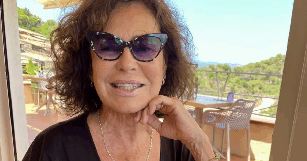 “Ho temuto di morire. Sono stata male alla prima del mio spettacolo, sono svenuta. Lascio il teatro per sempre, ora penso alla mia salute e mi sposo”: parla Corinne Clery