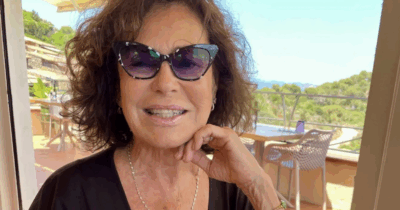 Copertina di “Ho temuto di morire. Sono stata male alla prima del mio spettacolo, sono svenuta. Lascio il teatro per sempre, ora penso alla mia salute e mi sposo”: parla Corinne Clery