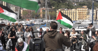 Copertina di La Global Sumud Flotilla fa tappa a Napoli, le imbarcazioni dirette a Gaza con cibo e aiuti umanitari: “L’assedio illegale continua”