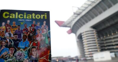 Copertina di Figurine, nel “ce l’ho, mi manca” di Gravina scompare Panini: la Figc affida l’album della Nazionale a un’azienda estera (per soldi)