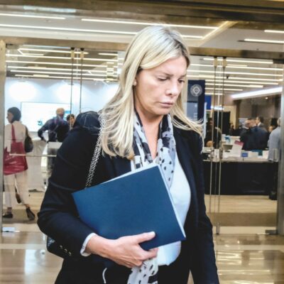 Copertina di La maggioranza paga pegno e vota lo scudo a Bartolozzi