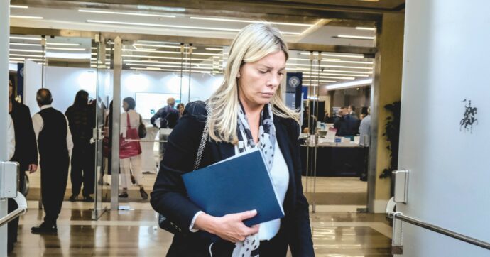 La maggioranza paga pegno e vota lo scudo a Bartolozzi