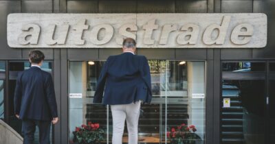 Copertina di I signori del casello. Autostrade, il governo prepara il regalo: concessioni prorogate