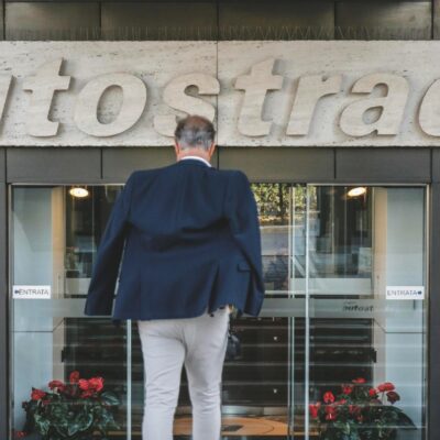 Copertina di I signori del casello. Autostrade, il governo prepara il regalo: concessioni prorogate