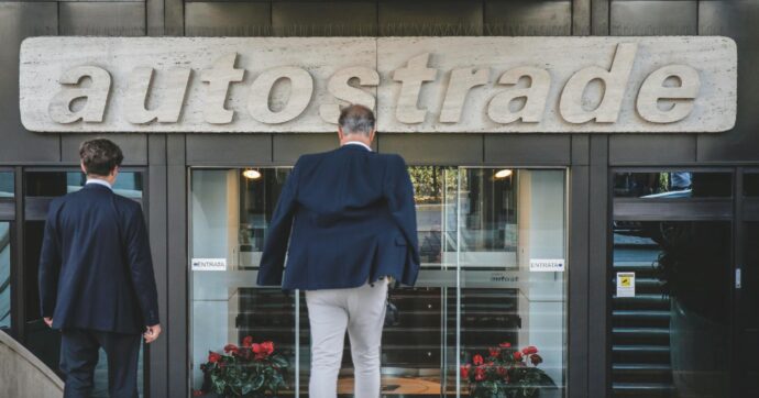 I signori del casello. Autostrade, il governo prepara il regalo: concessioni prorogate