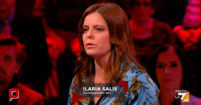 Copertina di Ilaria Salis a La7: “Zelanti con me per una segnalazione tedesca, ma con il criminale di guerra Almasri hanno usato il volo di Stato”