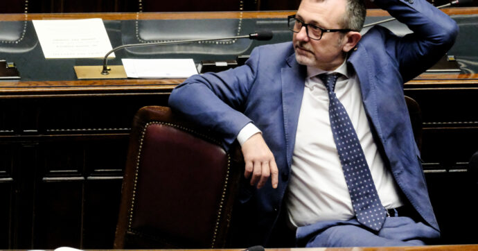 Caso Delmastro, l’ex sottosegretario sarà sentito dalla commissione Antimafia