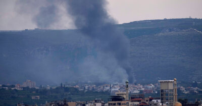 Copertina di Nyt: “Nuova arma Usa contro scuola e palestra in Iran nel giorno della strage di Minab. Almeno 21 morti”.