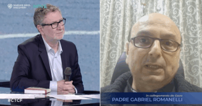 Copertina di Padre Romanelli da Gaza: “Non siamo riusciti a ornare la croce con le palme per i tiri dei cecchini”