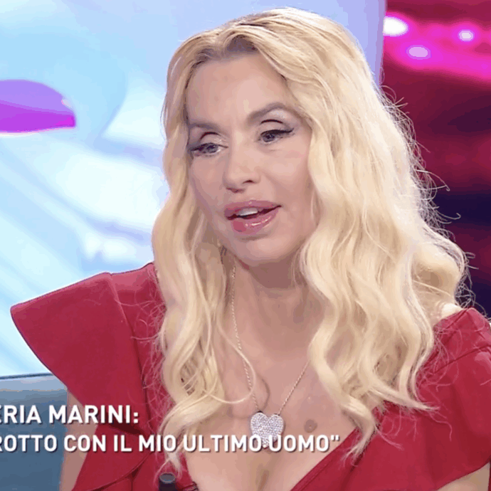 “Frassica mi ha offeso, ma lo perdono. Ho lasciato il mio ultimo fidanzato perché mi chiedeva di scegliere o lui o il mio lavoro”: Valeria Marini si sfoga
