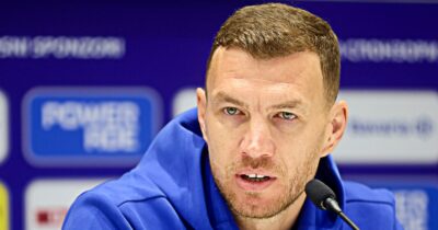 Copertina di “Domani bisogna applaudire l’inno italiano. Sono stati i primi a venire qui dopo la guerra”: l’appello di Dzeko