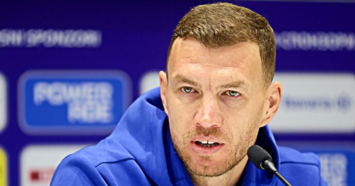 “Domani bisogna applaudire l’inno italiano. Sono stati i primi a venire qui dopo la guerra”: l’appello di Dzeko