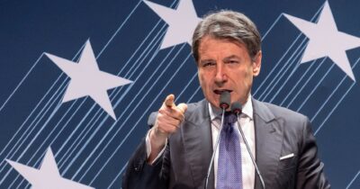 Copertina di Conte: la Costituente per trovare nuove idee e altri voti per i gazebo