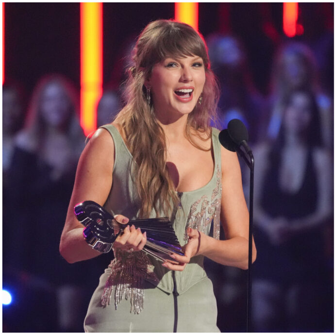 Taylor Swift ha origini italiane: la conferma dall’atto di nascita del trisavolo Carmine Carlo Antonio Baldi