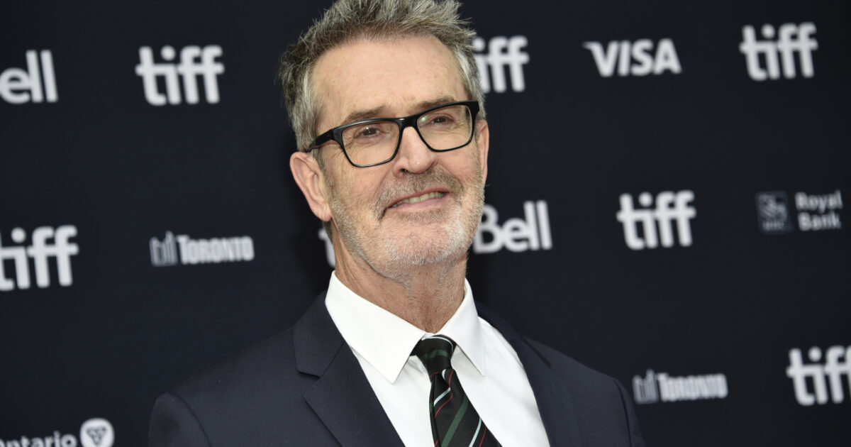 “Facevo l’amore nei parchi, al Campidoglio e perfino al Colosseo, che trovai aperto di notte. Anche i vizi, ho vissuto la libertà più sfrenata”: così Rupert Everett