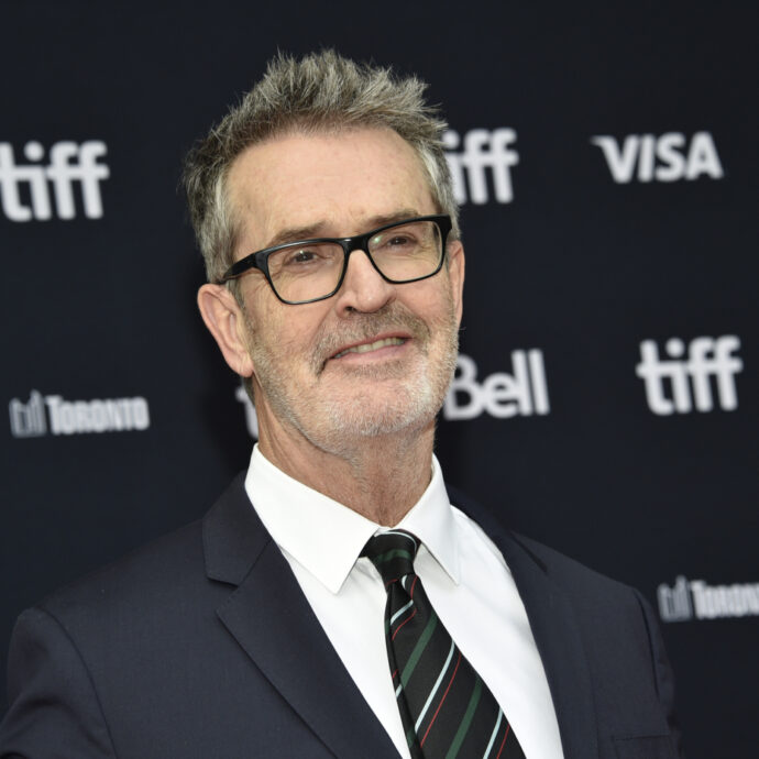 “Facevo l’amore nei parchi, al Campidoglio e perfino al Colosseo, che trovai aperto di notte. Anche i vizi, ho vissuto la libertà più sfrenata”: così Rupert Everett