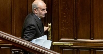 Copertina di Covid, l’Italia non ha ancora un nuovo piano pandemico: il ritardo del governo e tutti i limiti del testo sottoposto alle Regioni