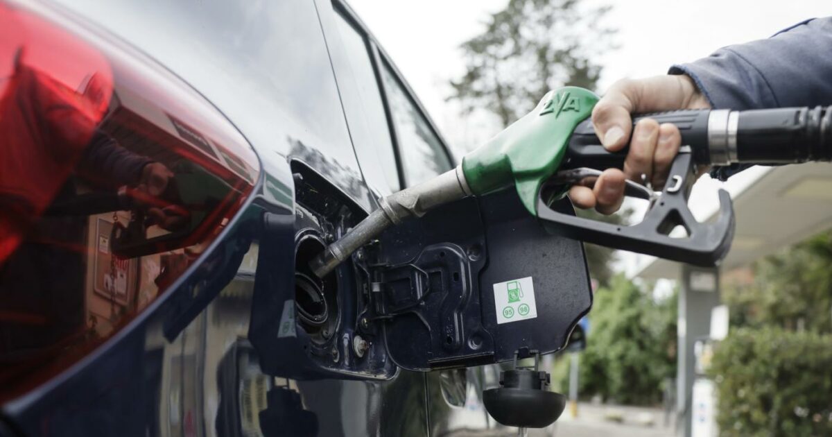 Crisi energetica, Ue: “Bisogna prepararsi a un’interruzione prolungata”. L’invito al risparmio: dal trasporto pubblico ai voli