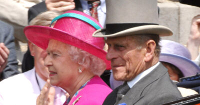 Copertina di “Il principe Filippo e l’ultima birra di nascosto prima di morire. La Regina non era con lui nel momento della morte, si è infuriata quando l’ha saputo”: il retroscena