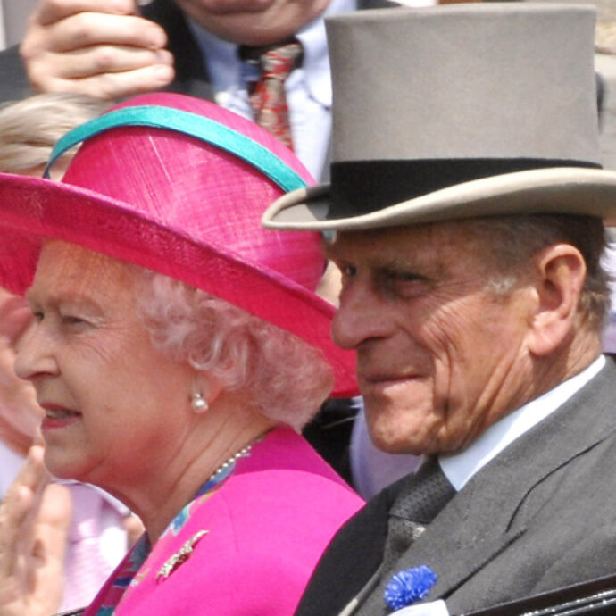 “Il principe Filippo e l’ultima birra di nascosto prima di morire. La Regina non era con lui nel momento della morte, si è infuriata quando l’ha saputo”: il retroscena