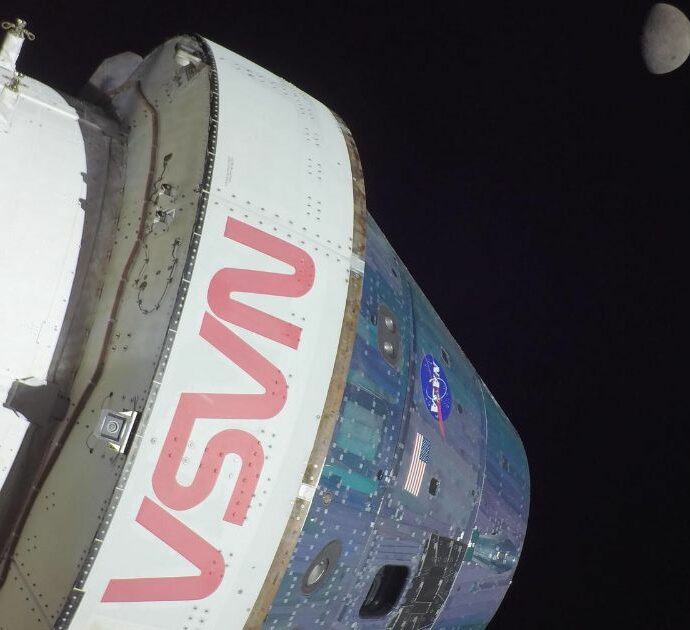 I record di Artemis II, viaggio oltre la faccia nascosta della Luna: 40 minuti senza comunicazioni e il rientro più estremo del volo umano