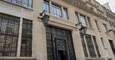 Copertina di Perché la bomba davanti alla Bank of America a Parigi va letta come un frammento di guerra clandestina