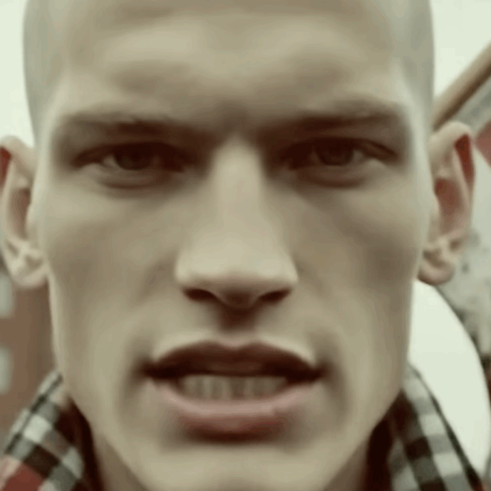 “La cultura e la demografia della Gran Bretagna cambia rapidamente. Dovrei accettarlo passivamente? No, fan**lo”: il boom del rapper nazionalista Danny Bones creato con AI