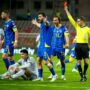 Copertina di Bosnia-Italia 0-1, follia di Bastoni: espulso per fallo da ultimo uomo. Gli azzurri soffrono | Diretta