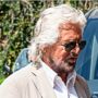 Copertina di Beppe Grillo rivendica nome e simbolo: azione legale contro il M5s di Conte. Colucci: “Appartengono alla comunità”