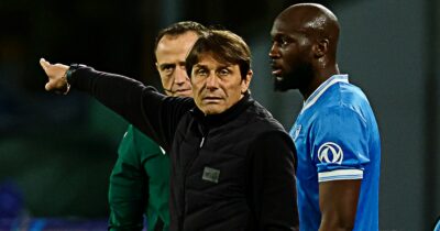 Copertina di Lukaku-Napoli, scontro totale: il belga non si presenta da Conte all’allenamento, il club passa alle vie legali