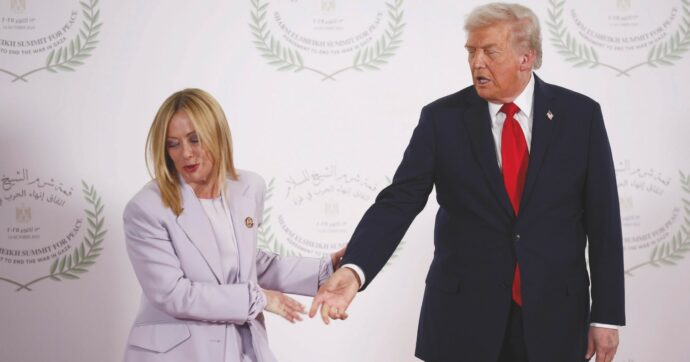 Meloni fa l’equilibrista. Si “smarca” da Trump, poi fa marcia indietro