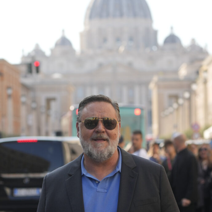 “Un’alba buia per l’Italia, di nuovo. Com’è possibile?”: ‘il Gladiatore’ Russel Crowe deluso per la Nazionale eliminata (per la terza volta) ai Mondiali