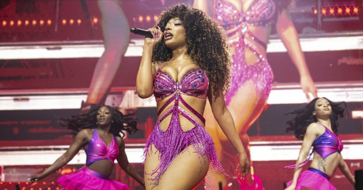 Megan Thee Stallion si è “sentita malissimo” ed è stata ricoverata subito in ospedale. Il malore durante il musical di “Moulin Rouge” a Broadway