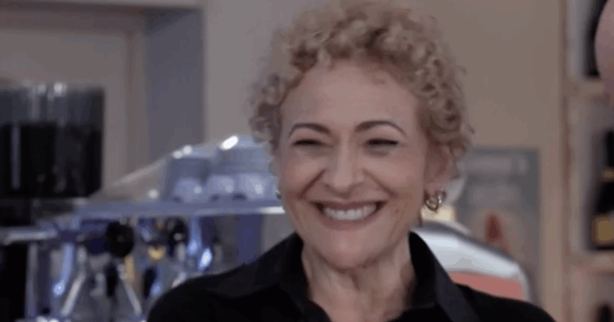 “A Un posto al sole avrei inserito la storia della malattia. Non me ne è mai fregato niente di vedere i capelli cadere anche perché, fuori dal set, andavo in giro senza niente sulla testa”: parla Luisa Amatucci