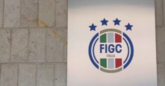 Copertina di Lancio di uova contro la sede della Figc durante la notte: la contestazione dopo la sconfitta dell’Italia di calcio